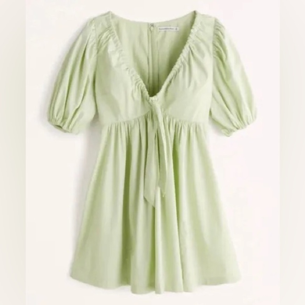 LAST CHANCE NWT Puff Sleeve Dress